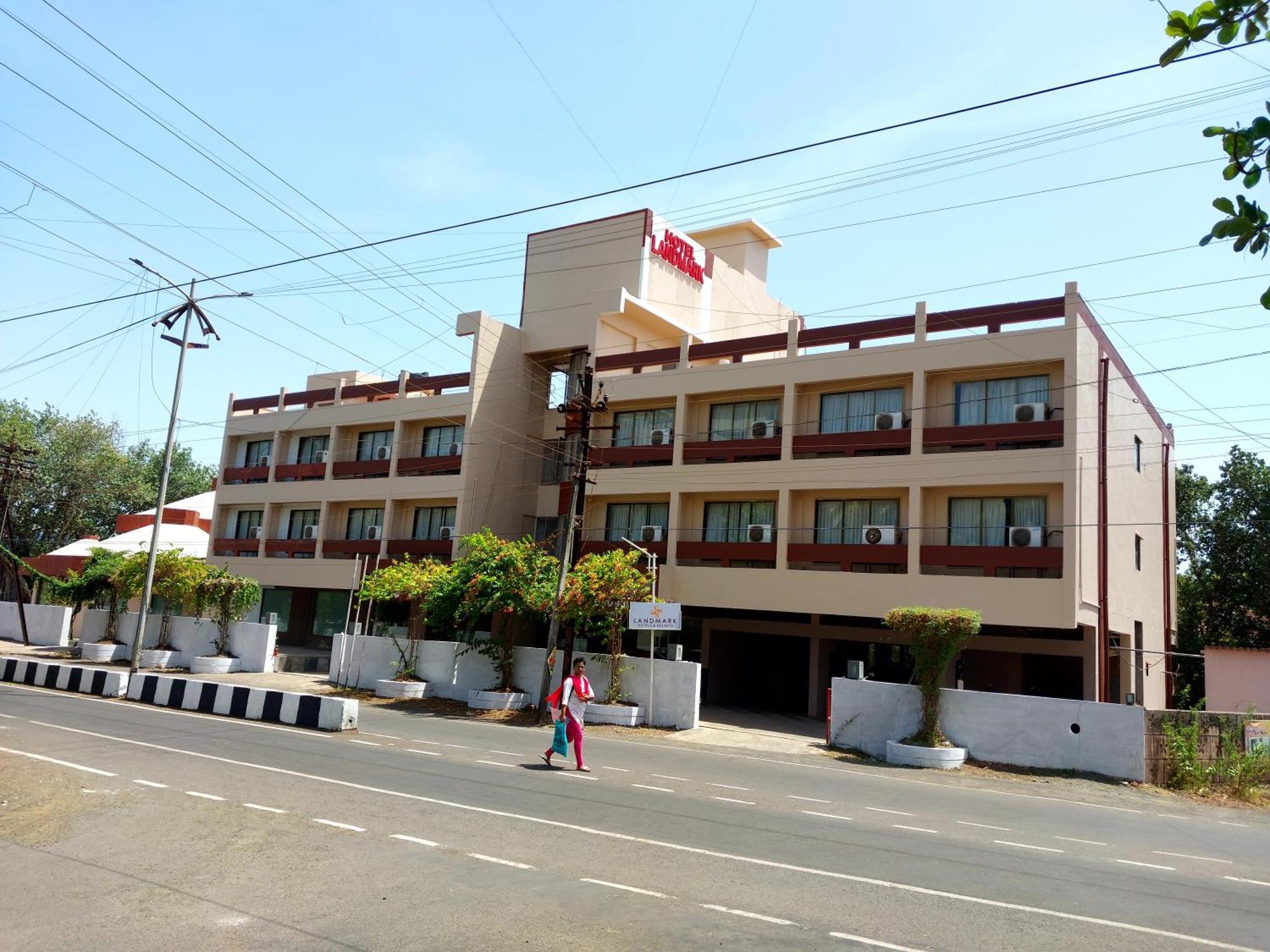 Hotel Landmark Ratnagiri Ngoại thất bức ảnh