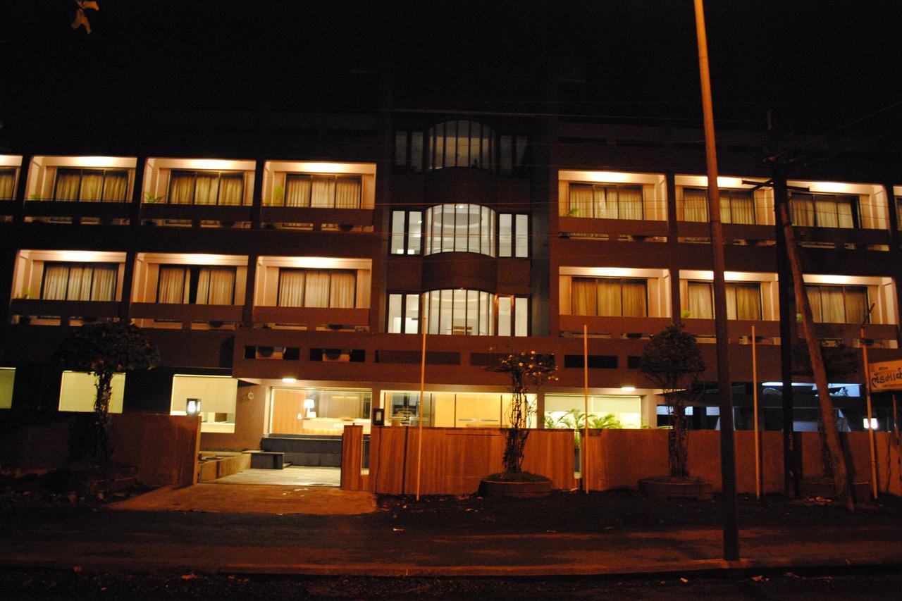 Hotel Landmark Ratnagiri Ngoại thất bức ảnh