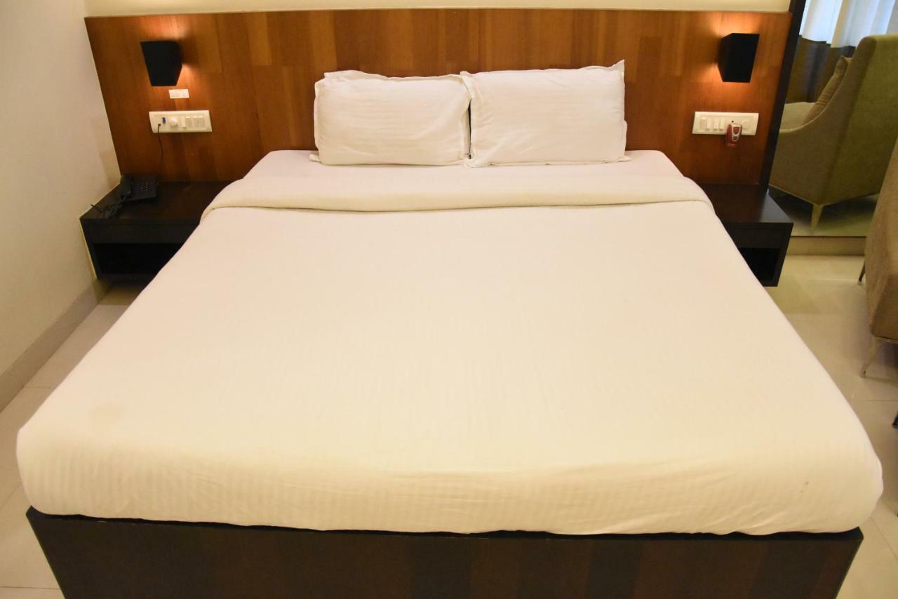 Hotel Landmark Ratnagiri Ngoại thất bức ảnh