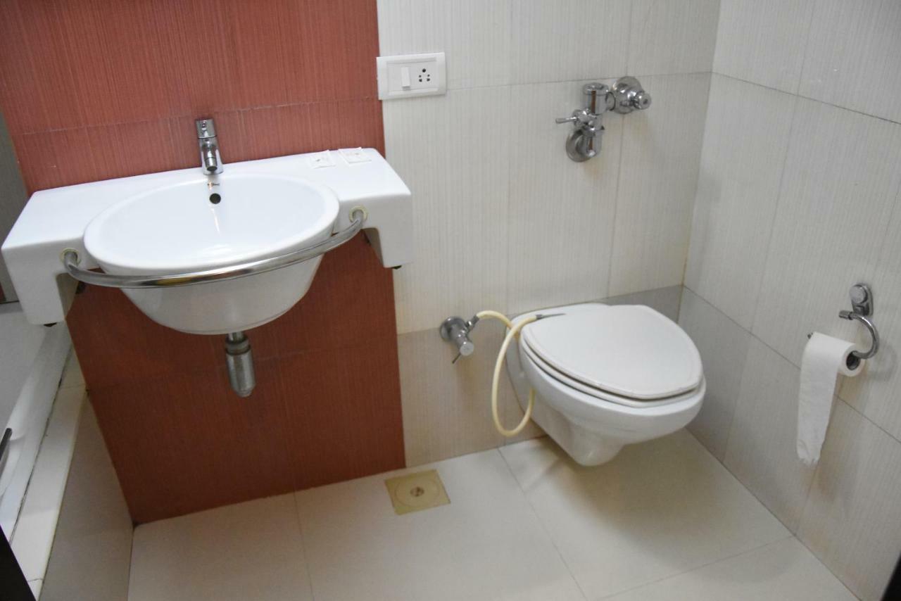 Hotel Landmark Ratnagiri Ngoại thất bức ảnh